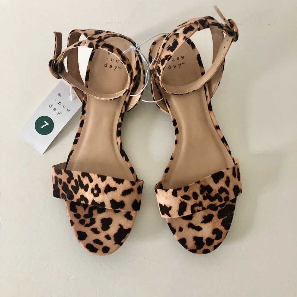 3/20 SALE 🌸 Leopard Print Sandals NWT
